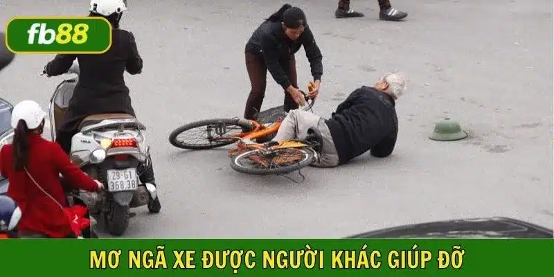 Nằm mơ ngã xe và được người khác giúp đỡ là điềm báo về quan hệ gia đình